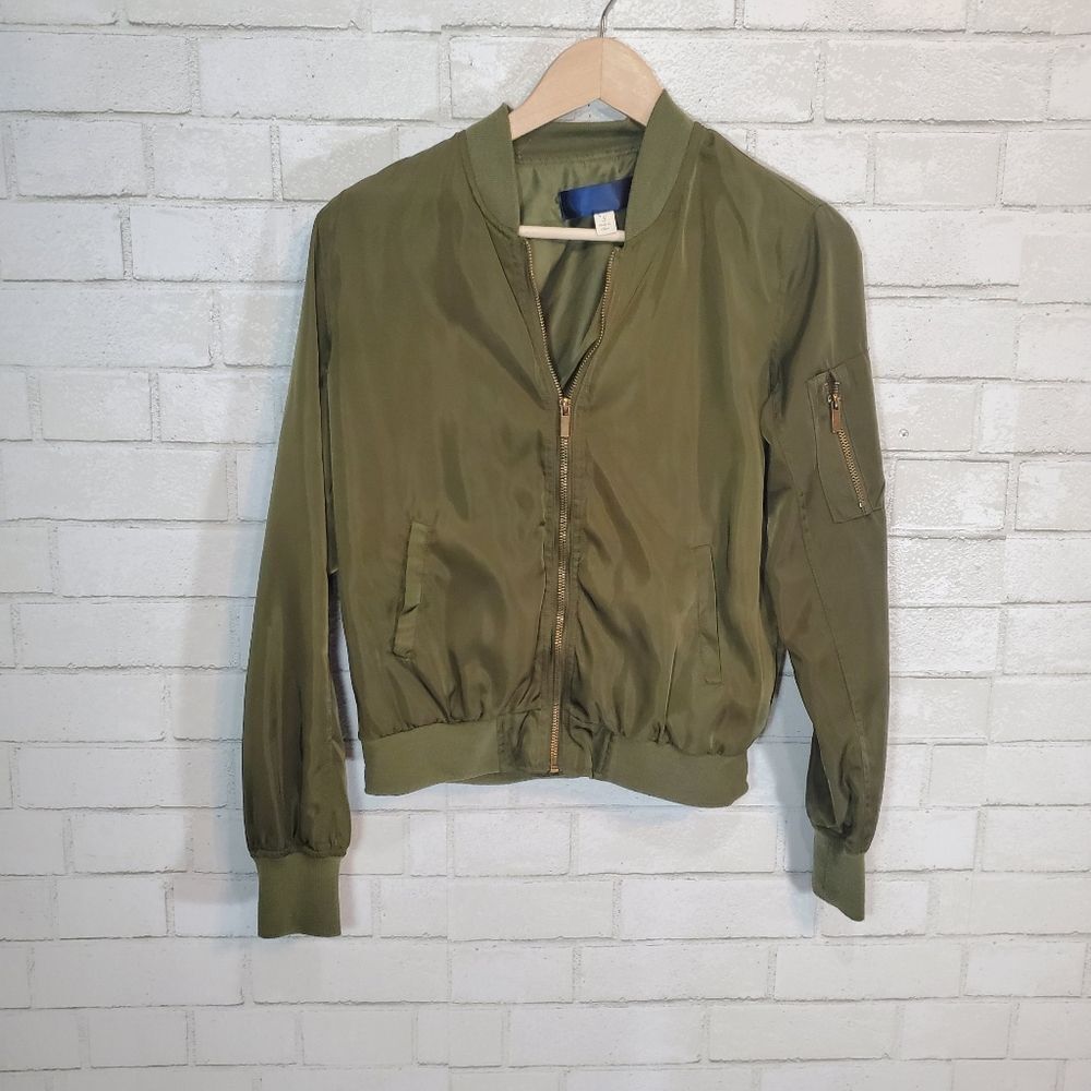 Francesca's Collections green bomber jacket